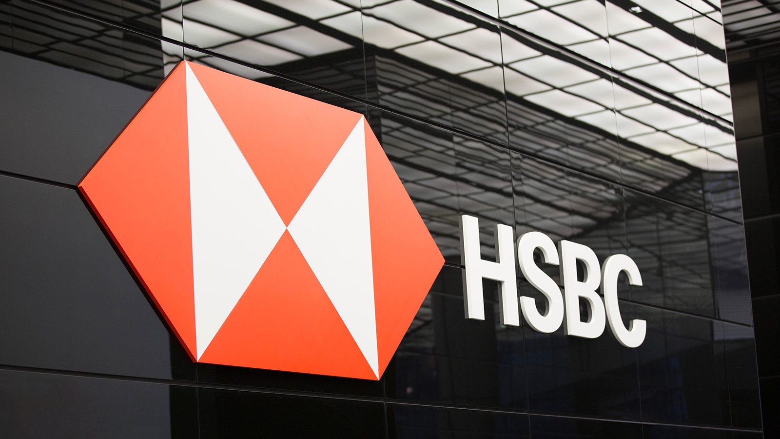 HSBC Singapore Debuts Exclusive Entertainment Platform for Premier  Customers | NewFortuneTimes.com